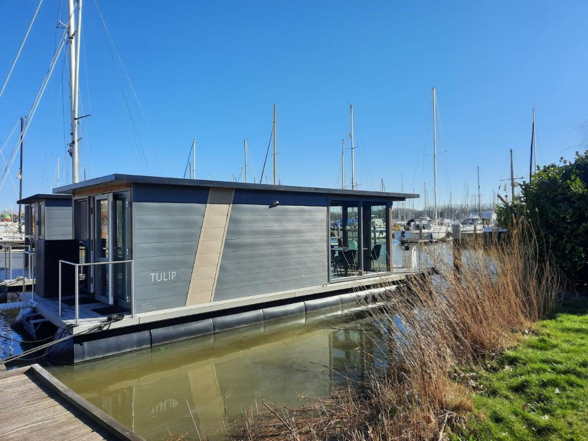 Waterfront Houseboat Near The Centre Hotel Monnickendam Exterior photo