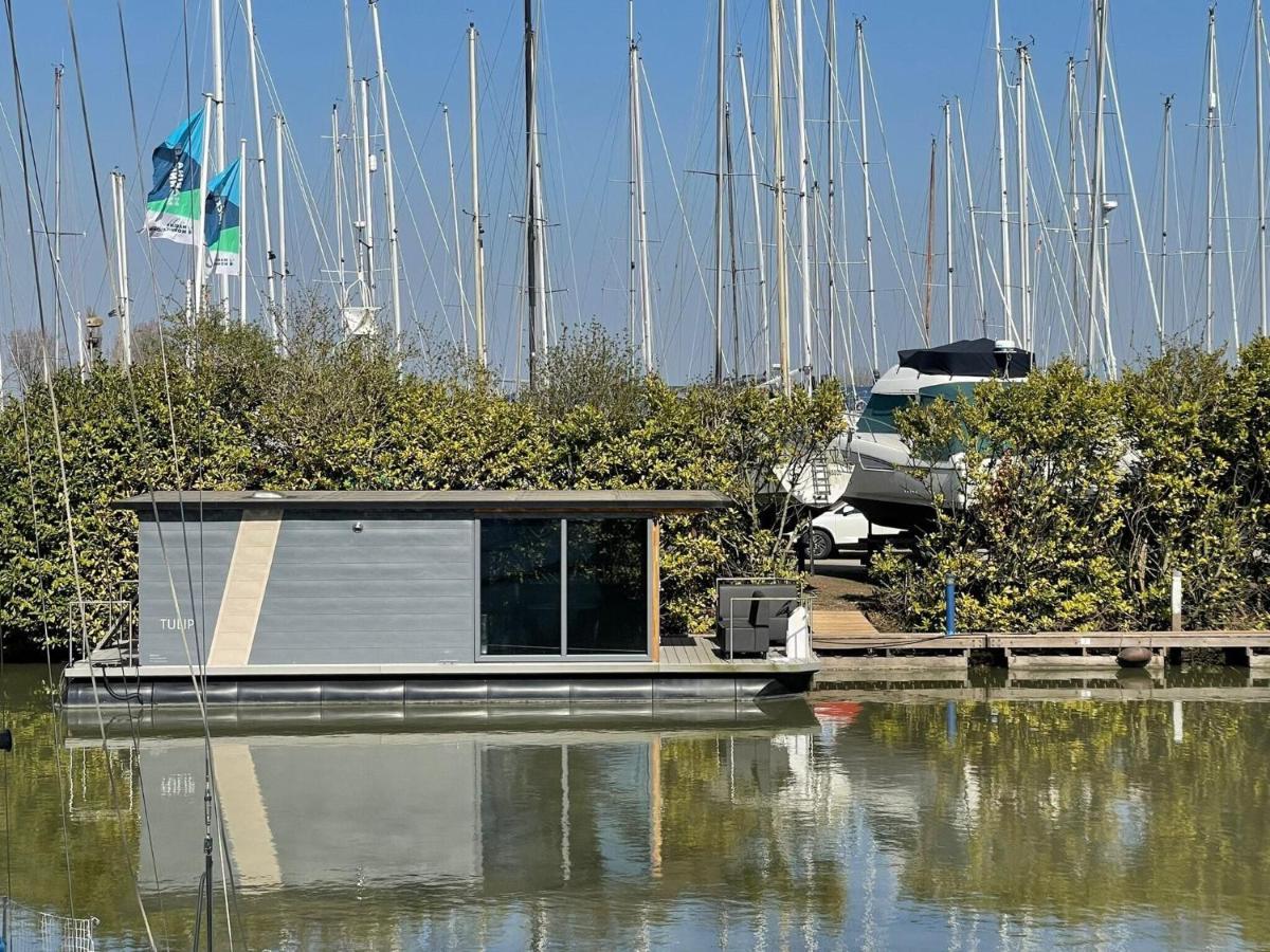 Waterfront Houseboat Near The Centre Hotel Monnickendam Exterior photo