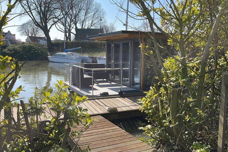 Waterfront Houseboat Near The Centre Hotel Monnickendam Exterior photo